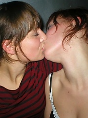 girls kissing megamix 125
