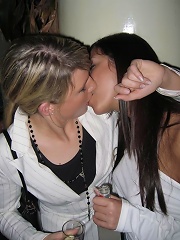 girls kissing megamix 106